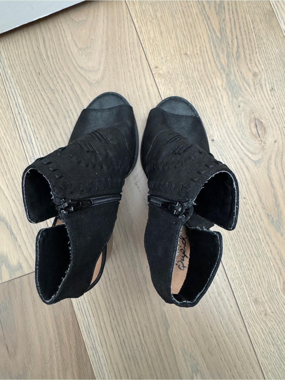 Vegan Leather Peep Toe Western Block Heel Booties Black fits like Size 7.5 - Picture 7 of 9
